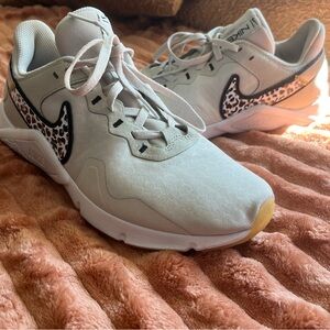 Nike Legend Essential 2 Premium Women’s training shoes, Size 9